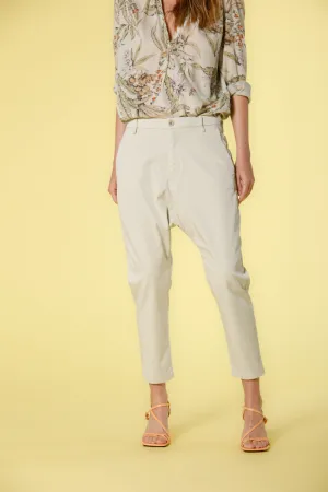 Malibu Jogger pantalone chino donna in gabardine relaxed ①